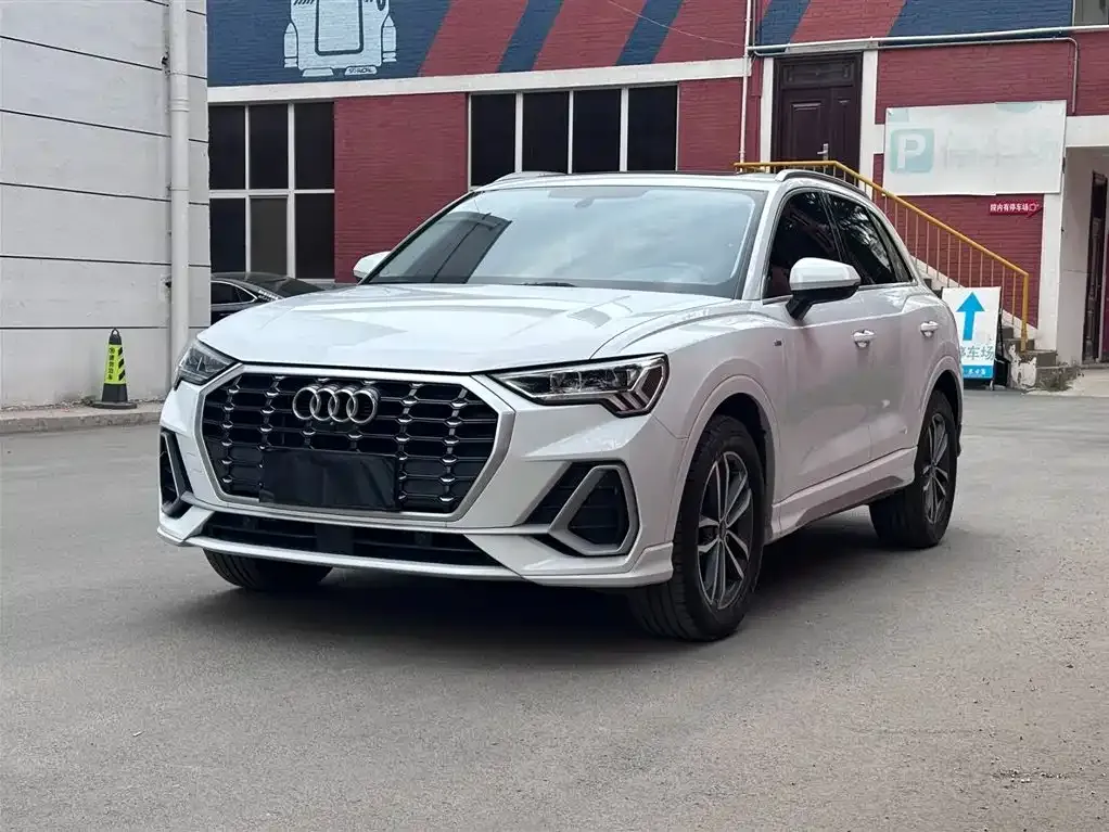 Audi Q3 — фото 1