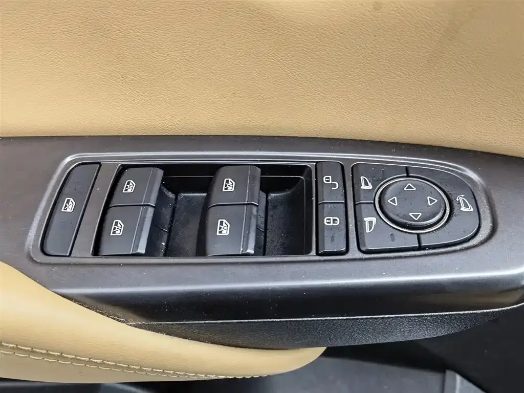 BYD L DM-i — фото 10