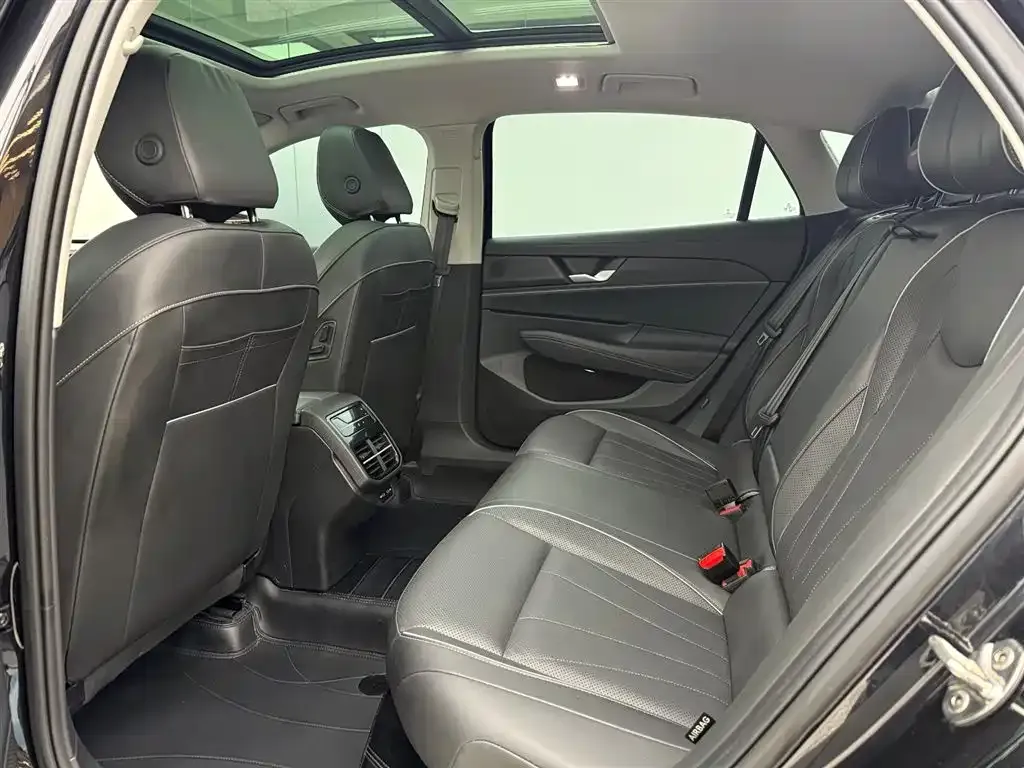 Volkswagen Passat — фото 8
