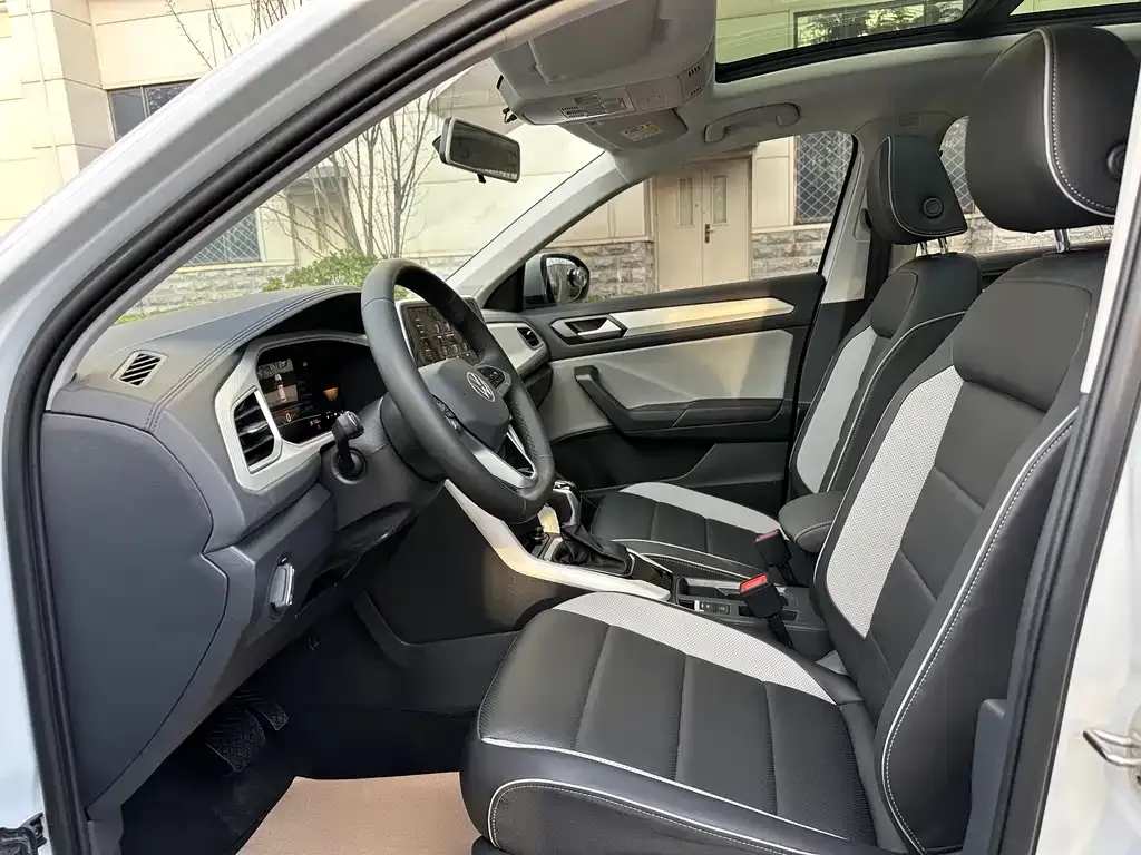 Volkswagen T-Roc 2023 из CN, фото 3