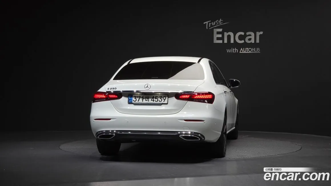 Mercedes-Benz E-Class — фото 10
