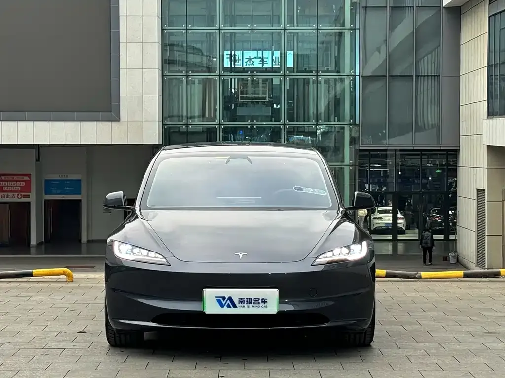 Tesla Model 3 — фото 8