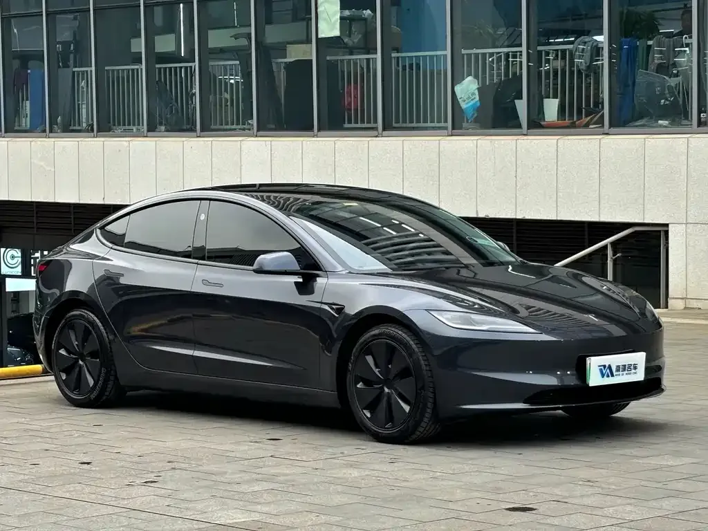 Tesla Model 3 — фото 10