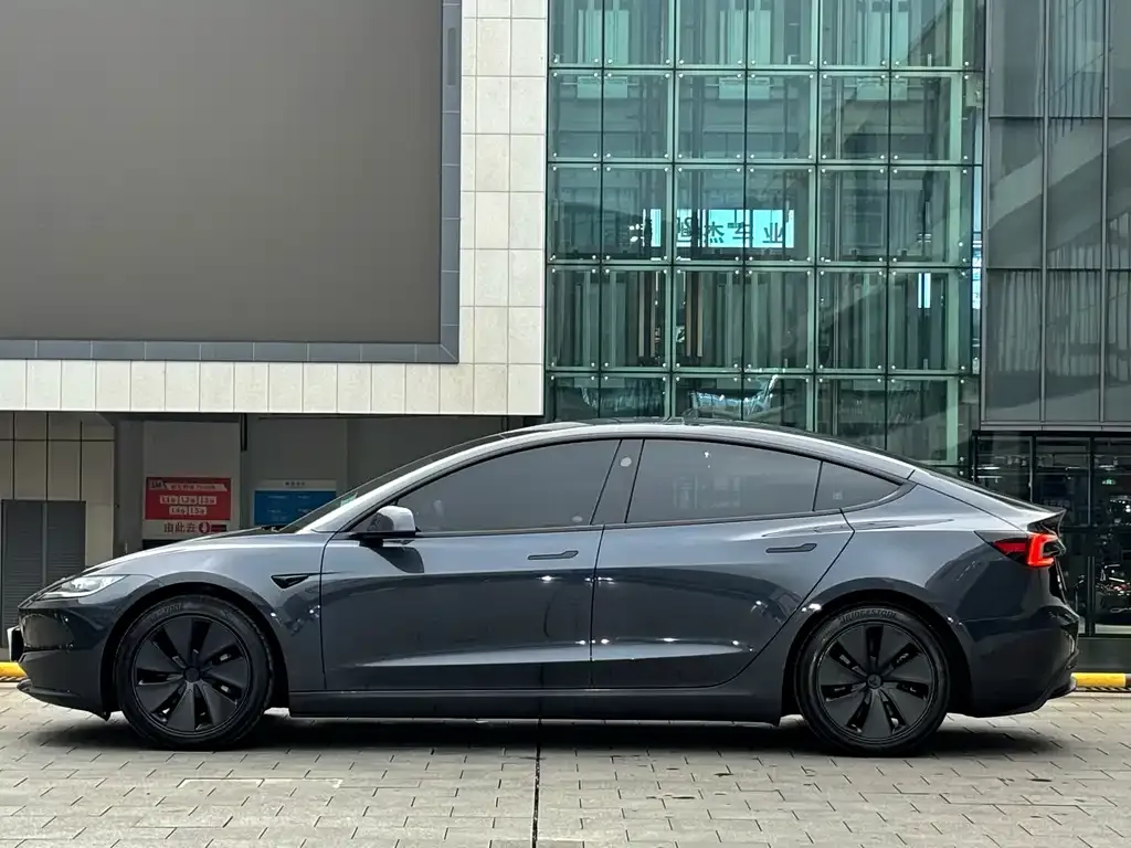 Tesla Model 3 — фото 7
