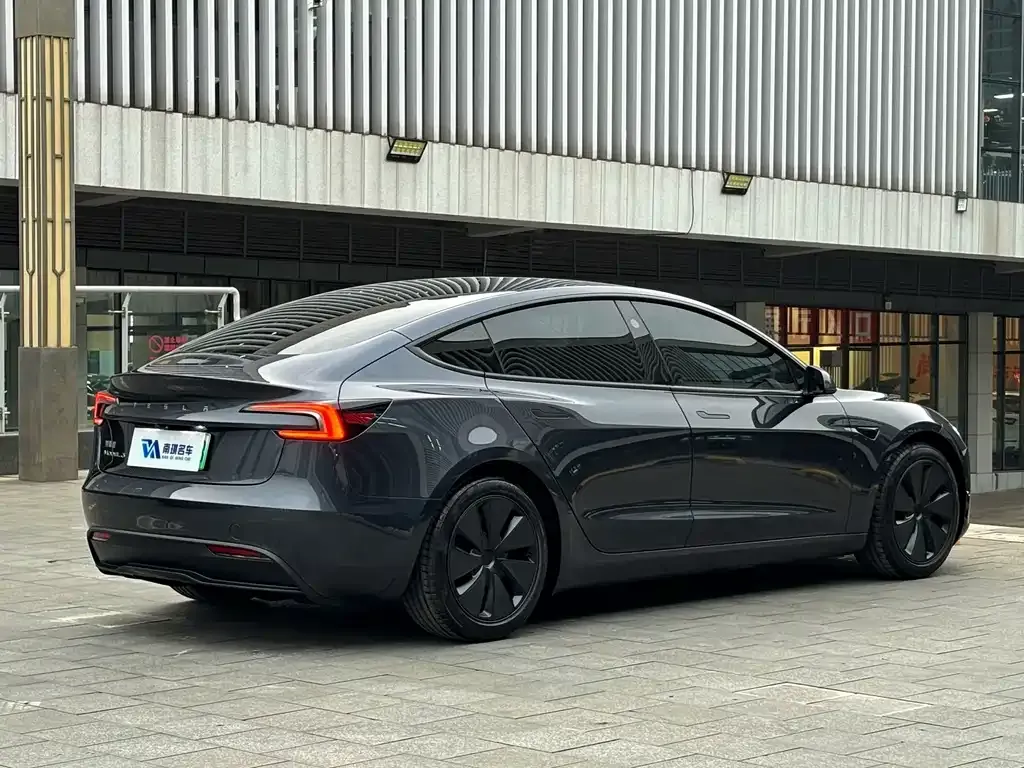Tesla Model 3 — фото 4