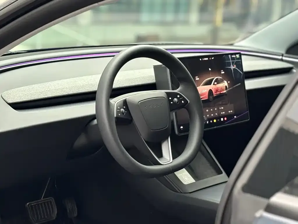 Tesla Model 3 — фото 6