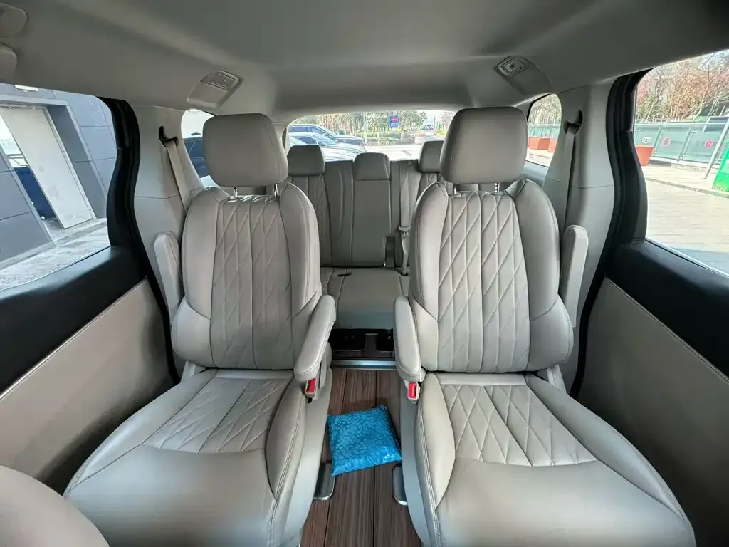 Buick GL8 2024 из CN, фото 3