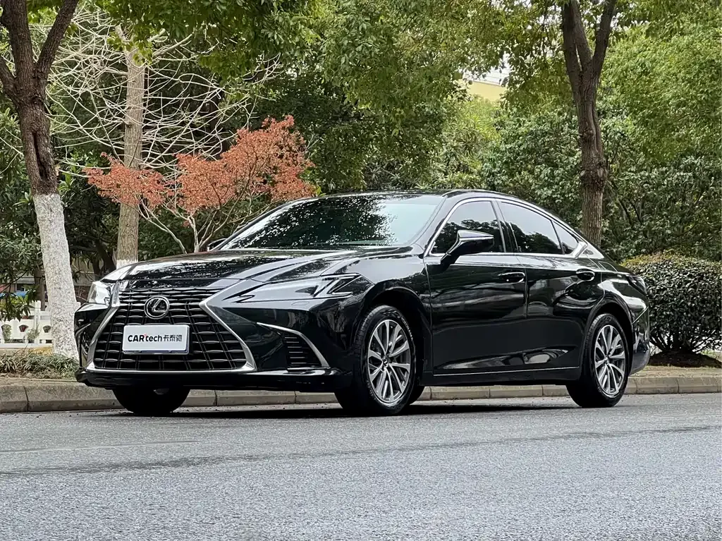 Lexus ES — фото 1