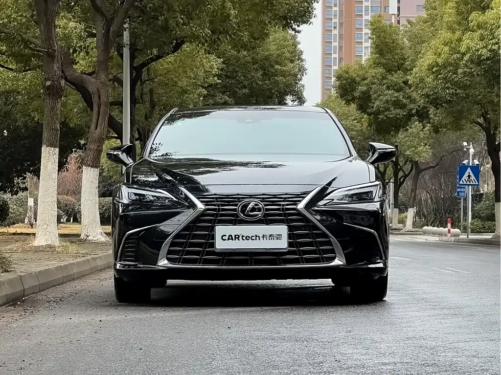 Lexus ES — фото 10