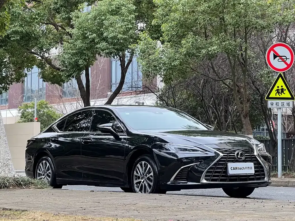 Lexus ES — фото 8
