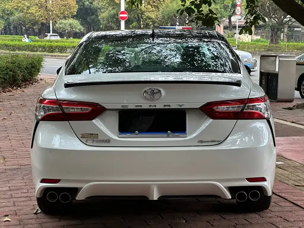 Toyota Camry — фото 4