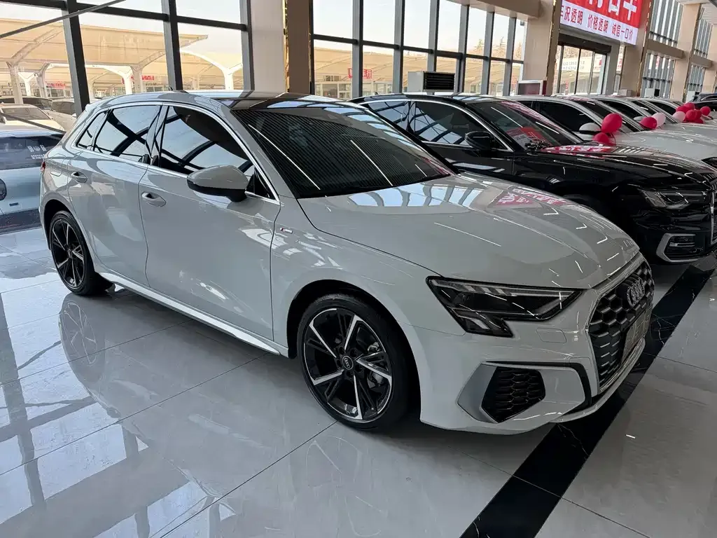 Audi A3 2024 из CN, фото 1