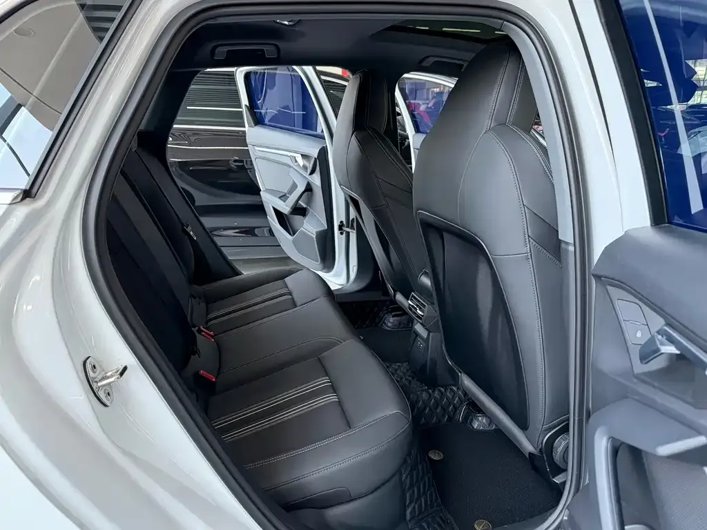 Audi A3 2024 из CN, фото 2