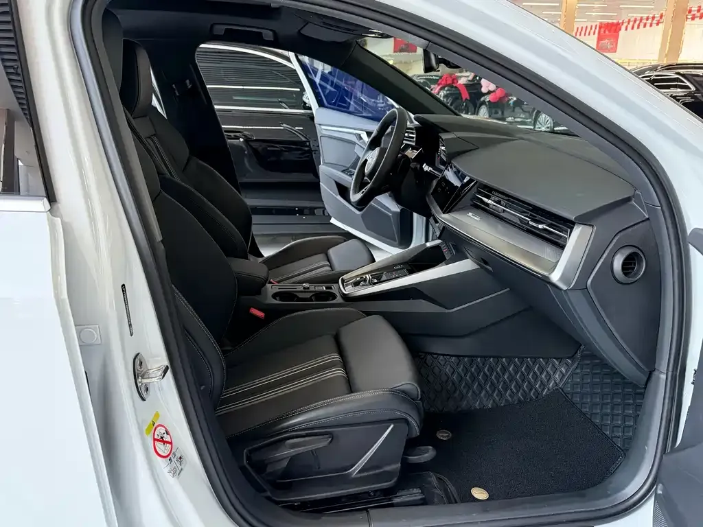 Audi A3 2024 из CN, фото 8