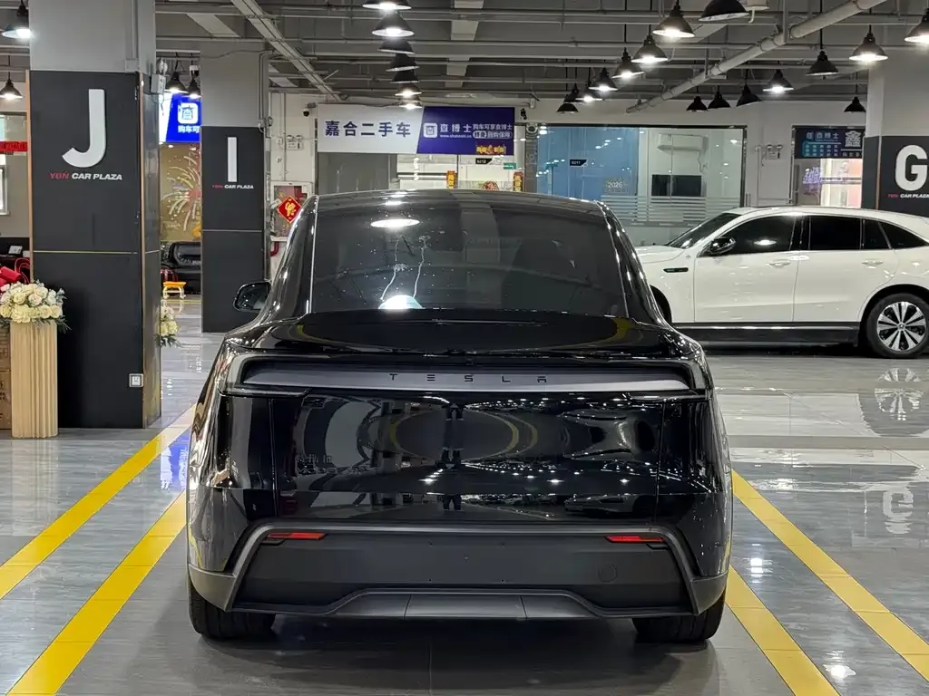 Tesla Model Y L — фото 8