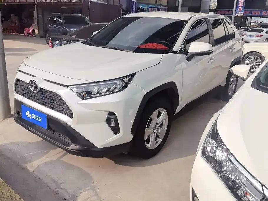 Toyota RAV4 2023 из CN, фото 1