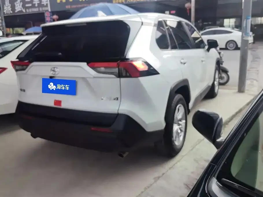 Toyota RAV4 2023 из CN, фото 6