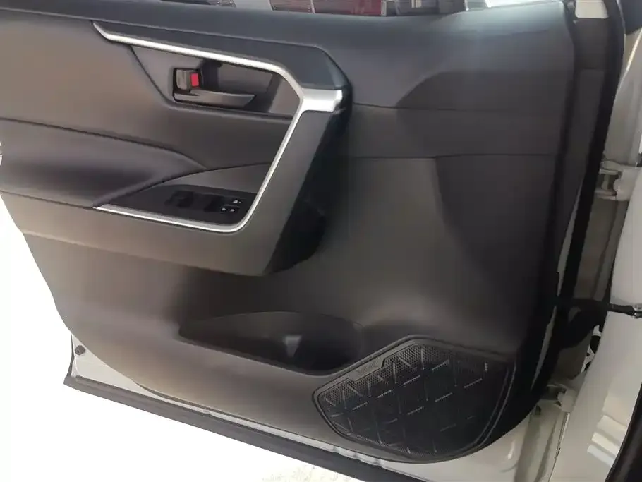 Toyota RAV4 2023 из CN, фото 4