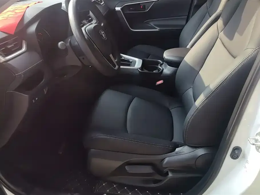 Toyota RAV4 2023 из CN, фото 8