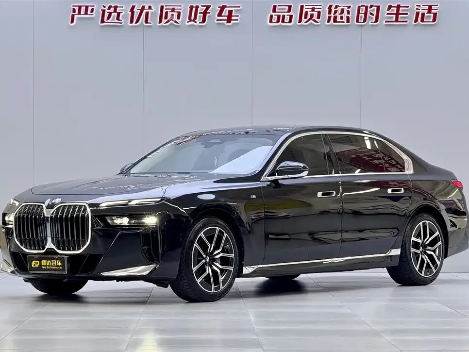 BMW 7 Series — фото 1