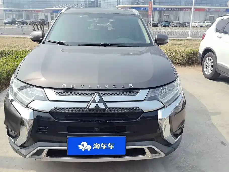 Mitsubishi Outlander — фото 9