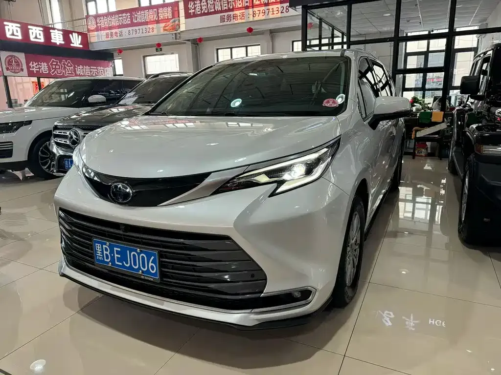 Toyota Sienna 2023 из CN, фото 1