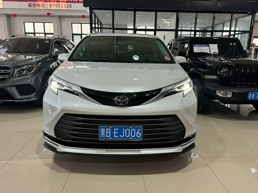 Toyota Sienna 2023 из CN, фото 2