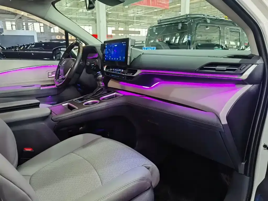Toyota Sienna 2023 из CN, фото 4