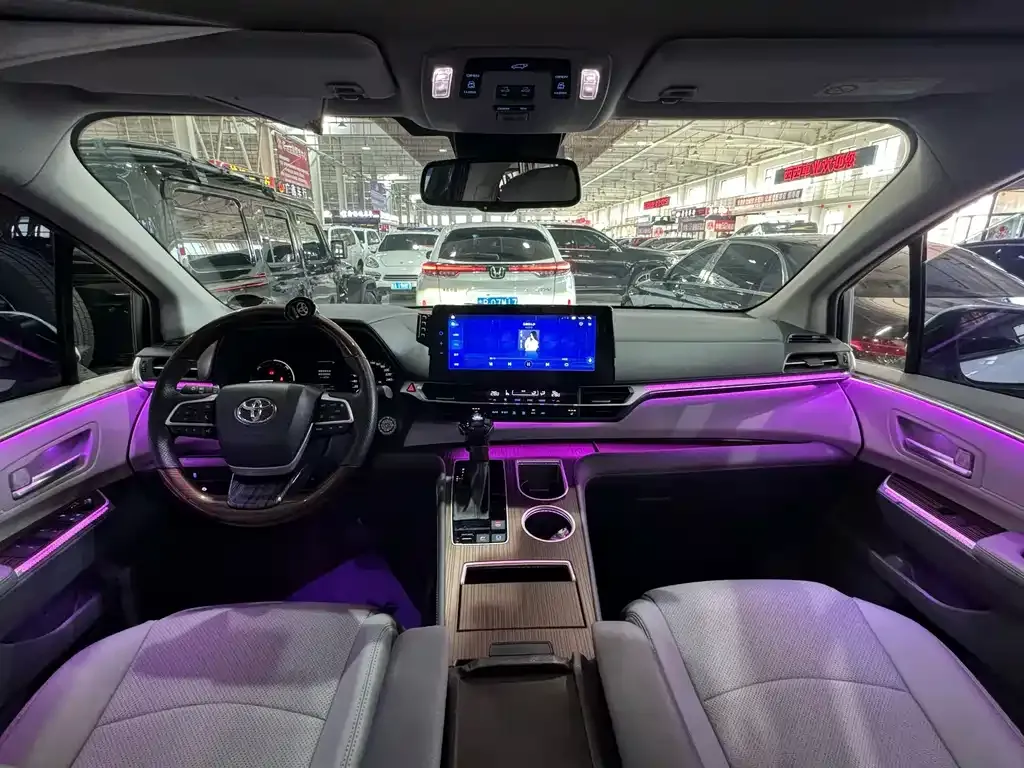 Toyota Sienna 2023 из CN, фото 9