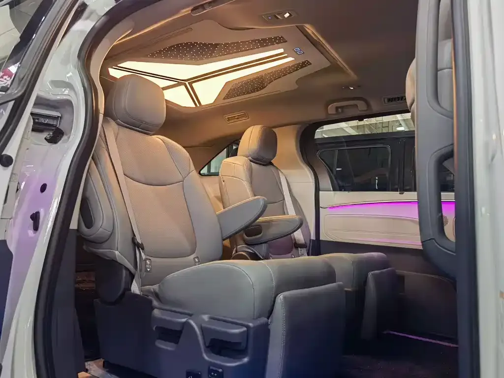 Toyota Sienna 2023 из CN, фото 7