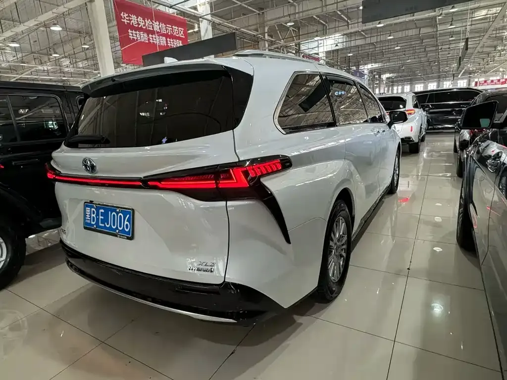 Toyota Sienna 2023 из CN, фото 6