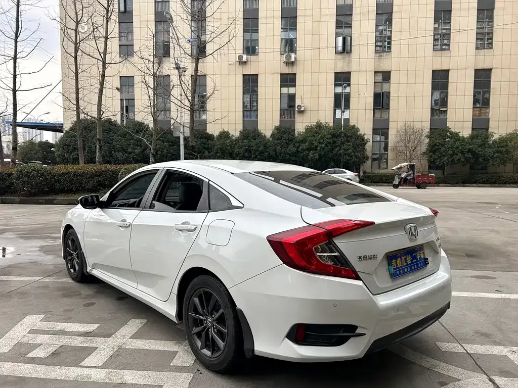 Honda Civic — фото 4