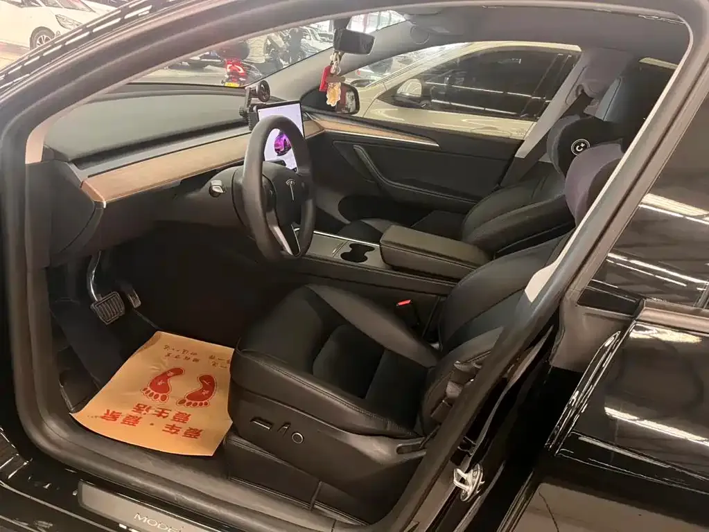 Tesla Model Y — фото 4