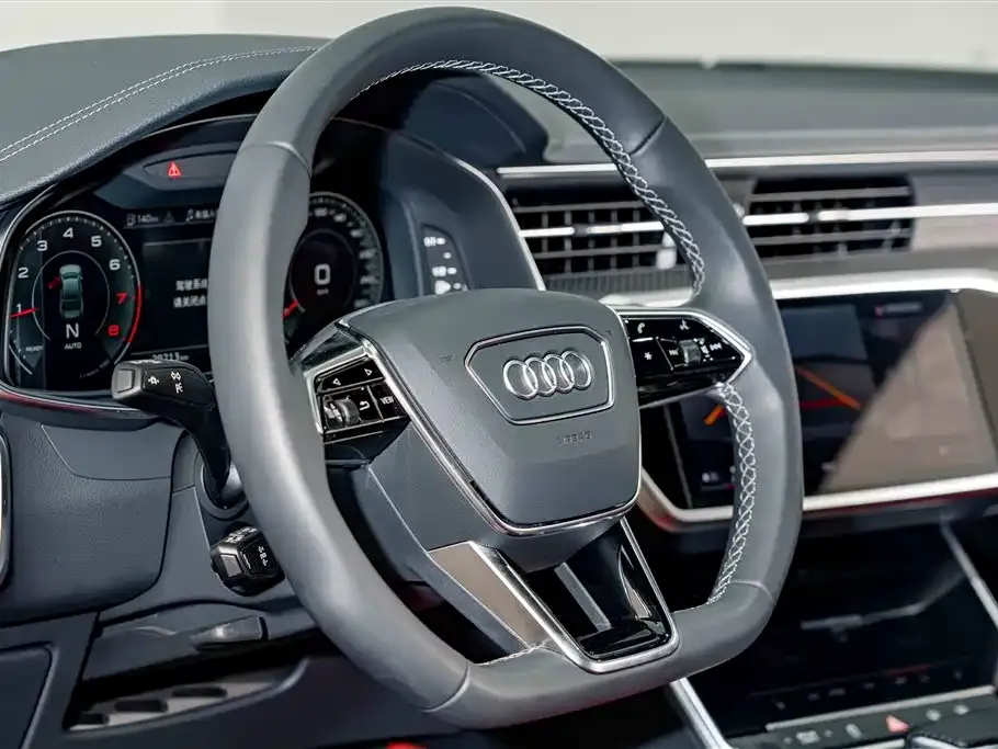 Audi A7L — фото 7