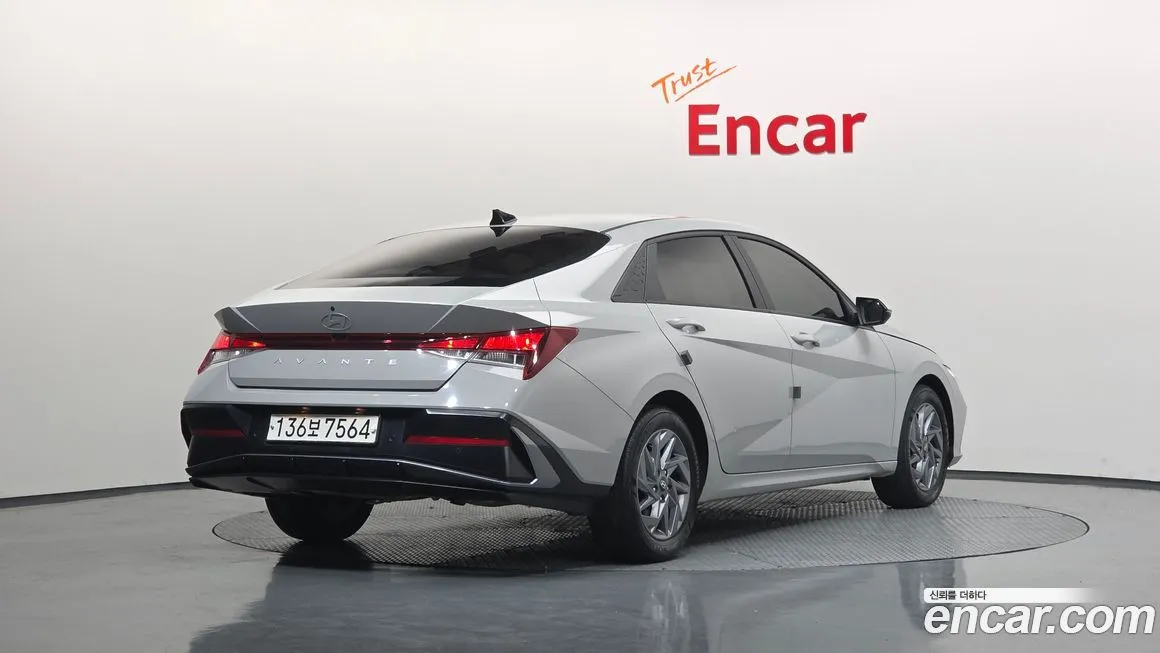 Hyundai AVANTE — фото 3