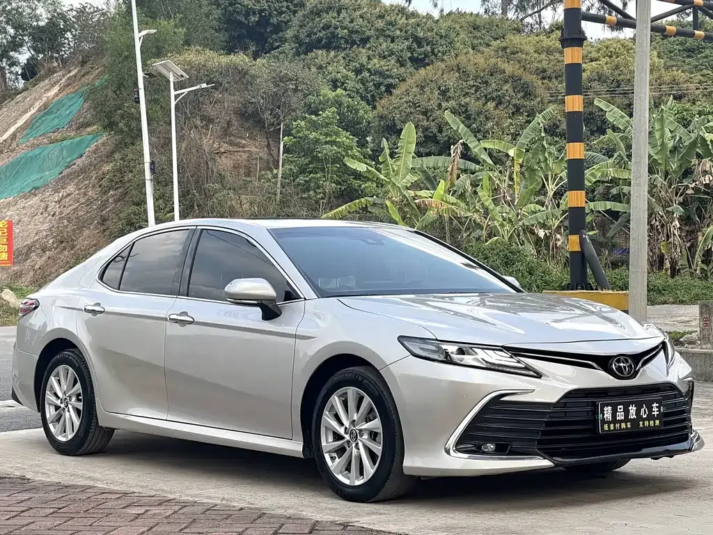 Toyota Camry — фото 10