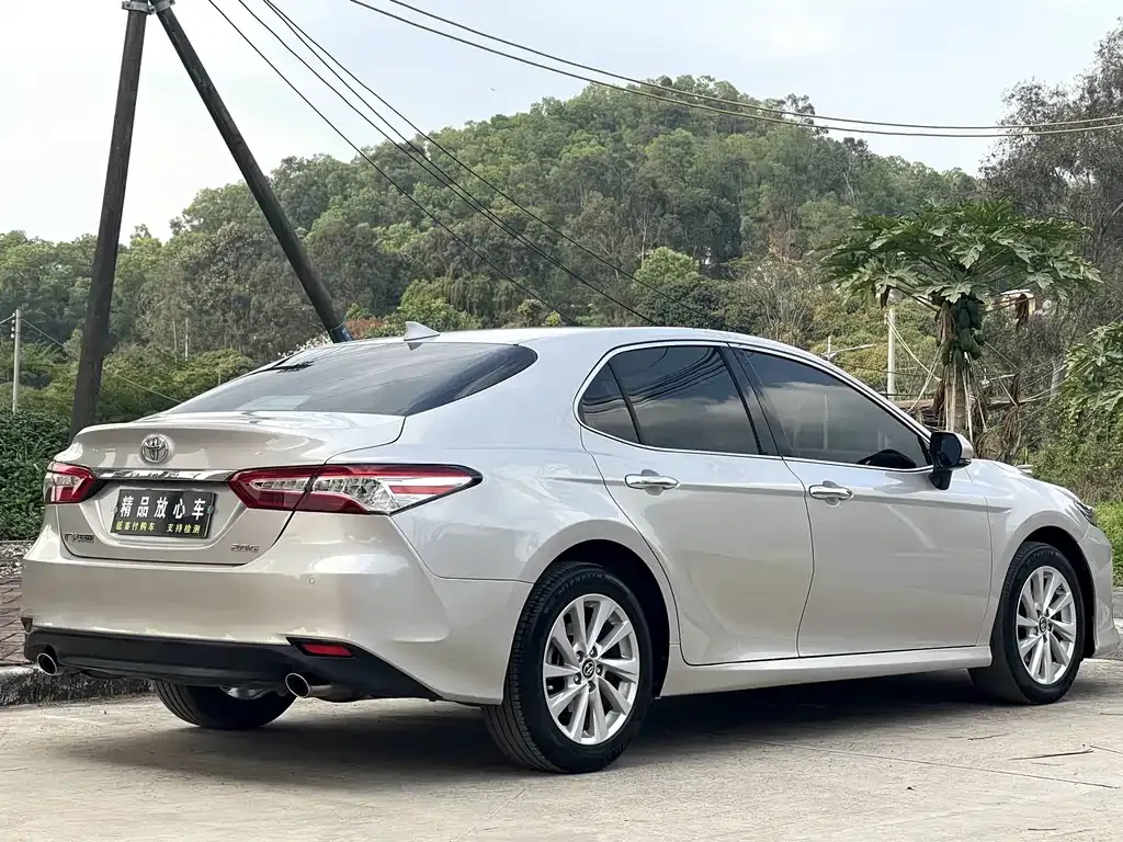 Toyota Camry — фото 4