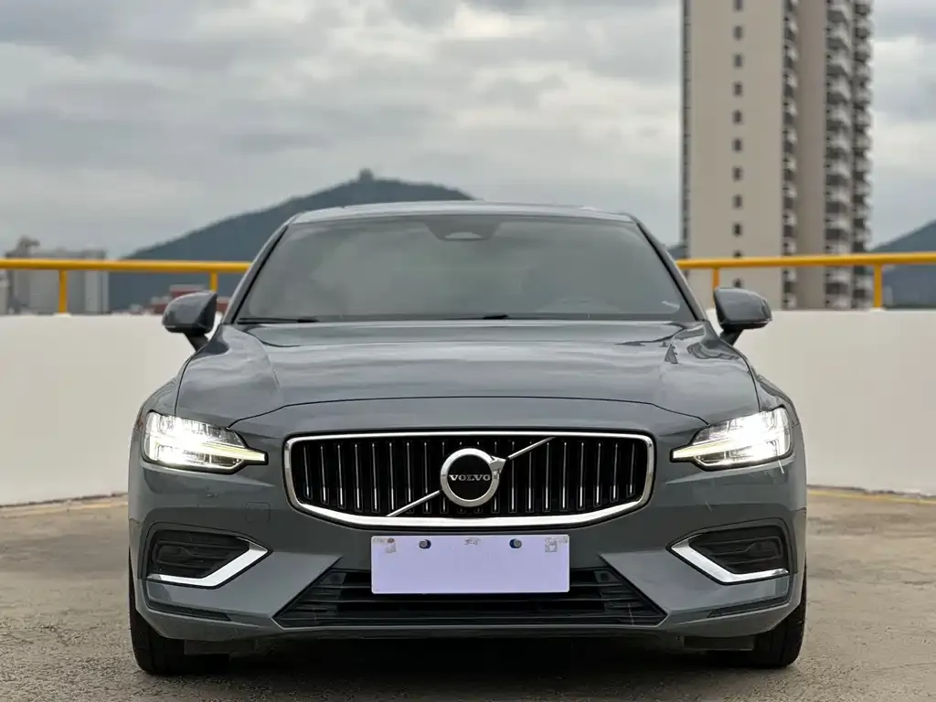 Volvo S60 — фото 4