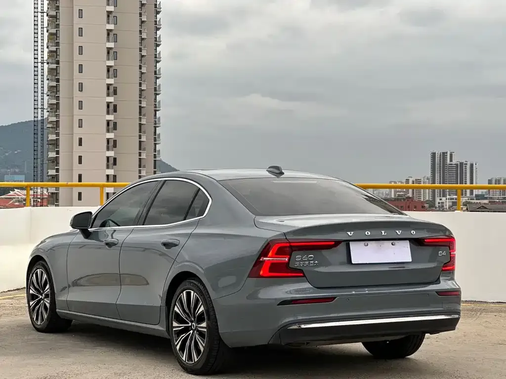 Volvo S60 — фото 9