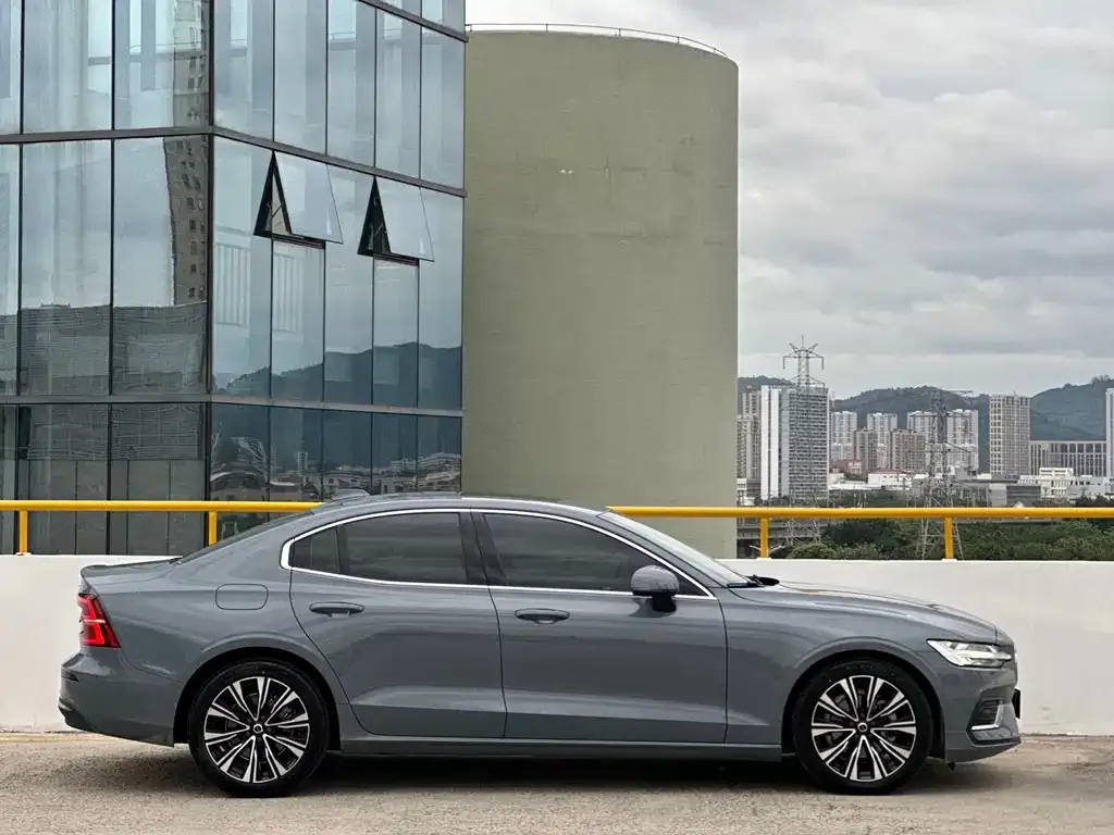 Volvo S60 — фото 10