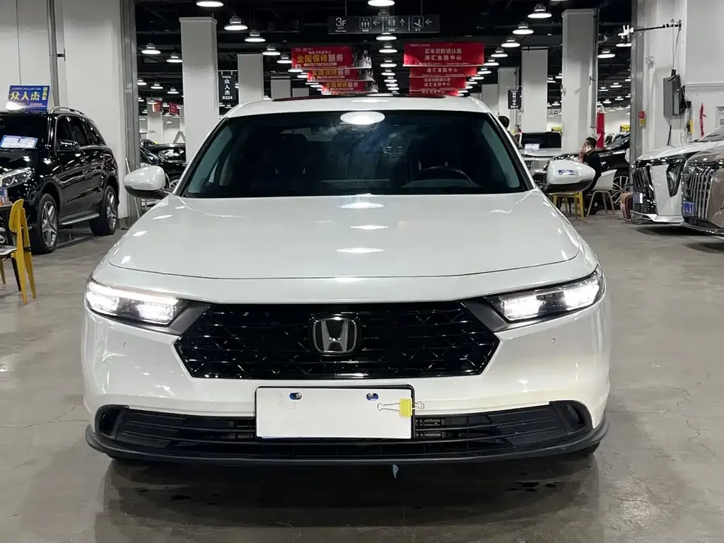 Honda Accord — фото 1