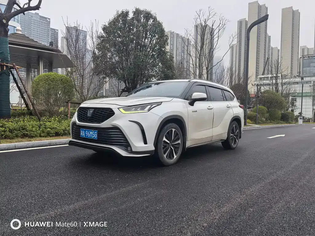 Toyota Crown Kluger 2021 из CN, фото 1