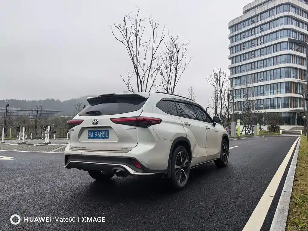 Toyota Crown Kluger 2021 из CN, фото 10