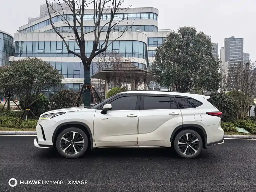 Toyota Crown Kluger 2021 из CN, фото 9