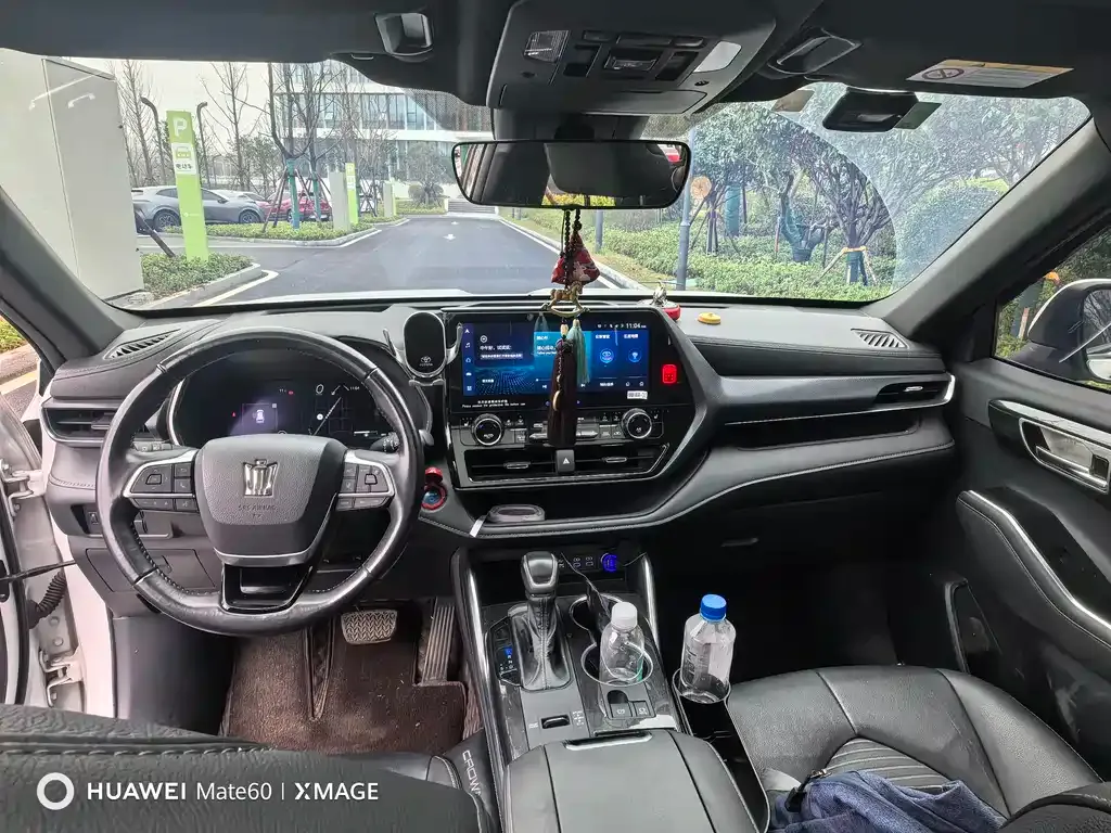 Toyota Crown Kluger 2021 из CN, фото 8