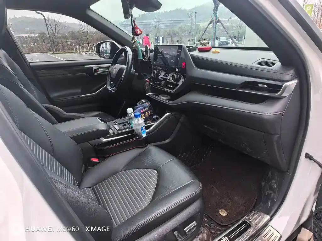 Toyota Crown Kluger 2021 из CN, фото 7