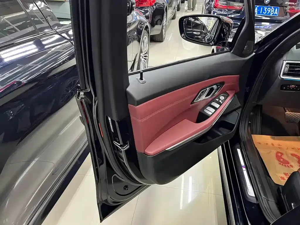 BMW 3 Series 2024 из CN, фото 9