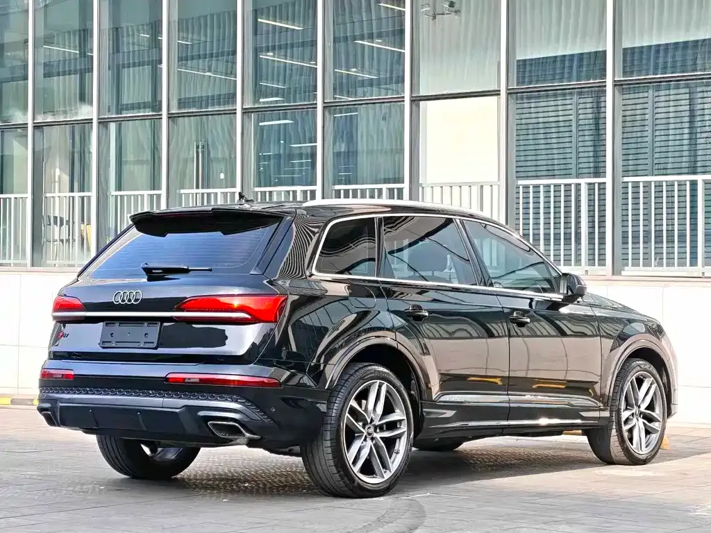 Audi Q7 2024 из CN, фото 10