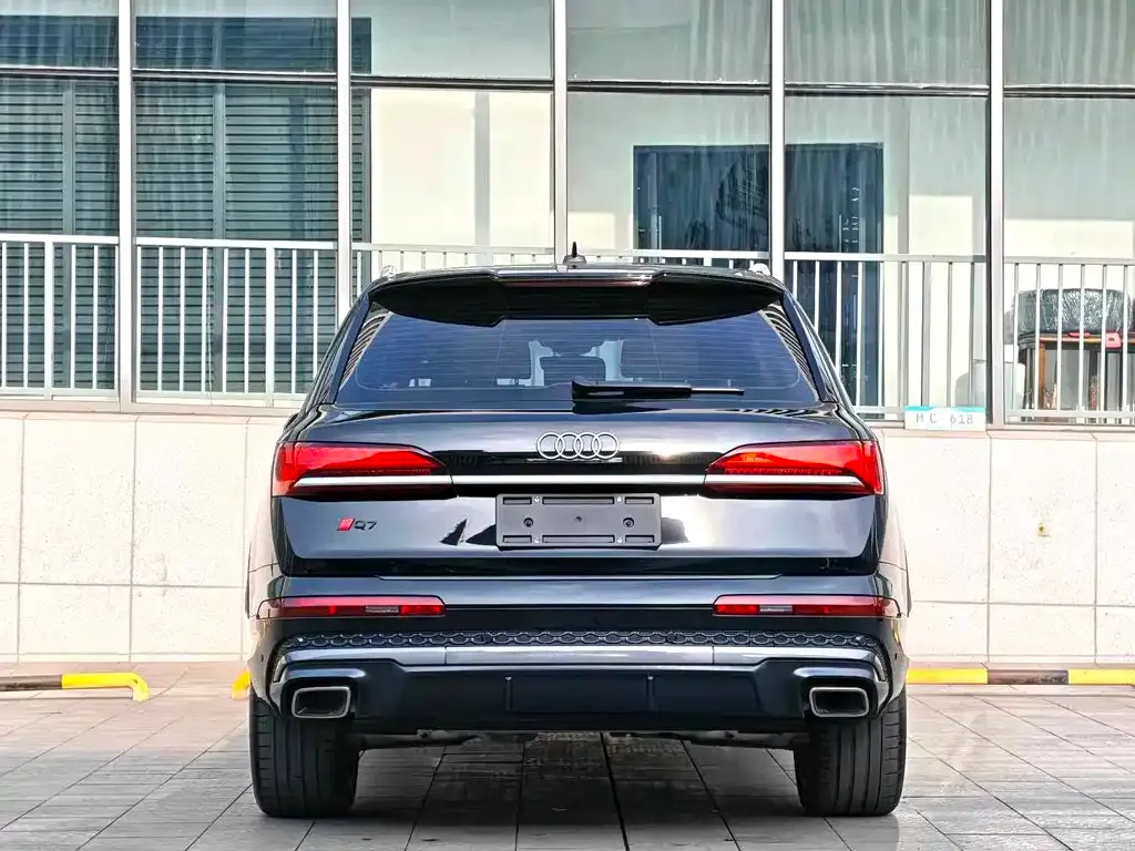 Audi Q7 2024 из CN, фото 5