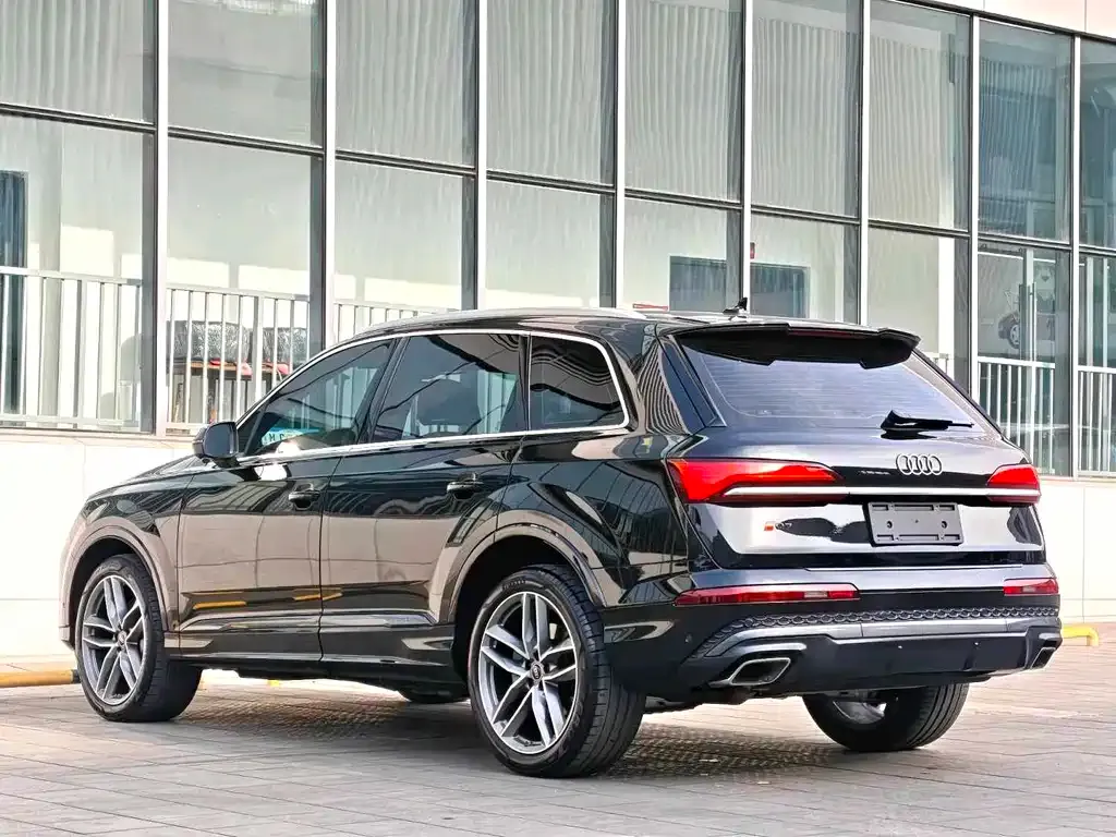 Audi Q7 2024 из CN, фото 3